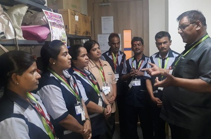 SSV female staff at a supervisor briefing